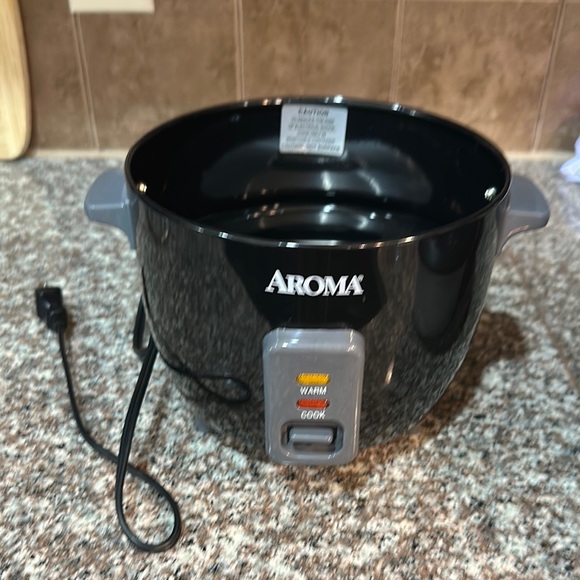 Aroma Black Rice Cooker with Steamer - Picture 3 of 16